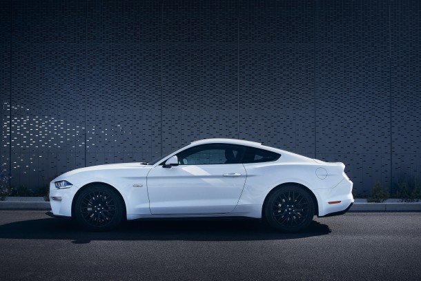 FORD MUSTANG GT